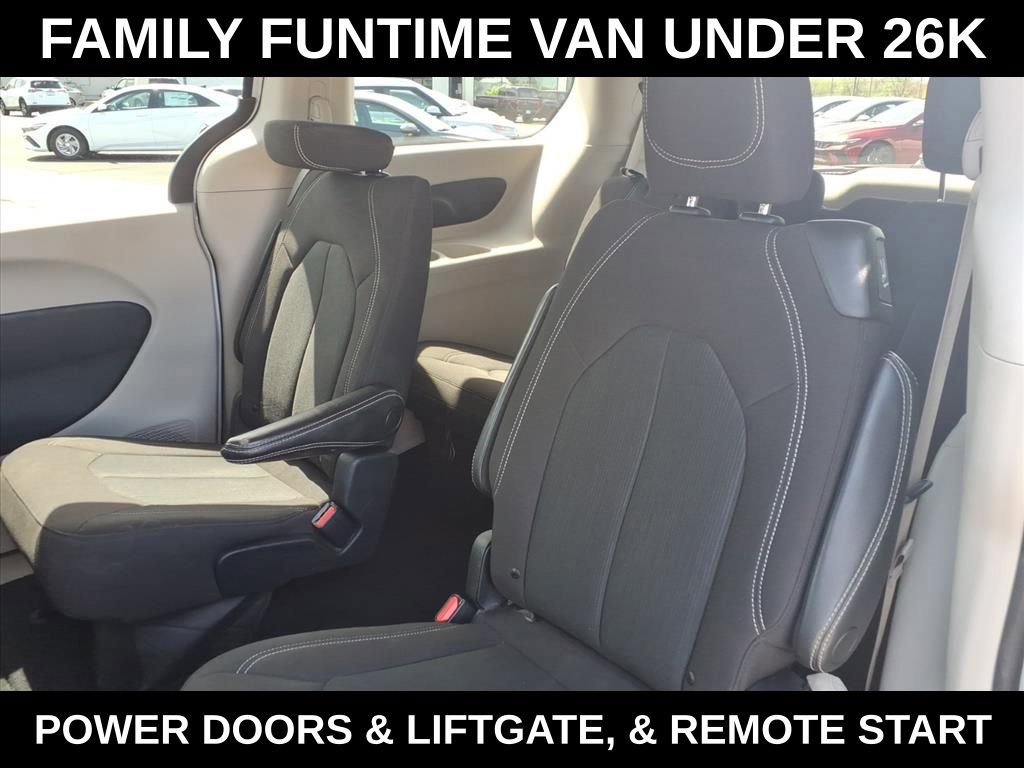 Used 2023 Chrysler Voyager LX image 26