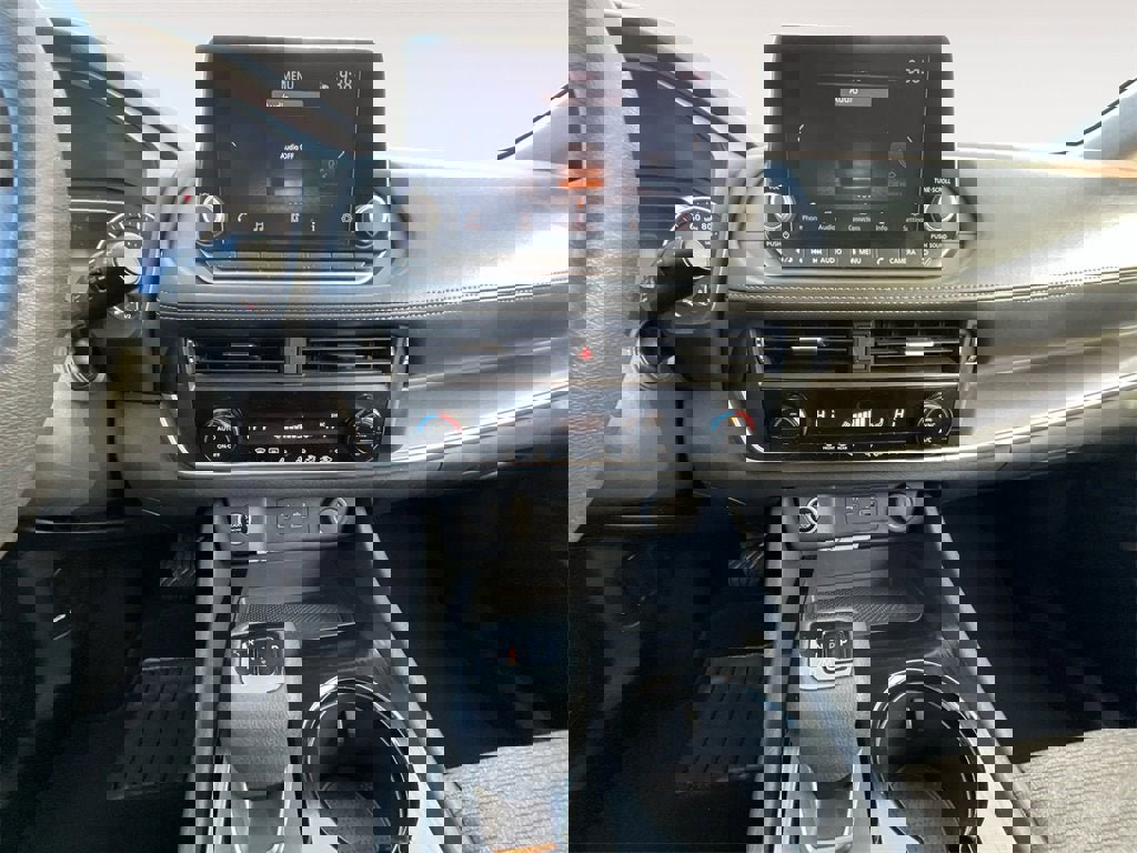 Used 2023 Nissan Rogue SV image 11