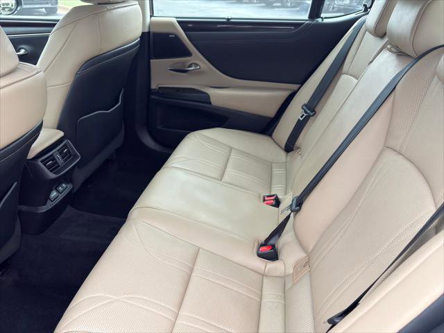 Used 2020 Lexus ES 350 Ultra Luxury w/ Accessory Package 2 FWD image 26