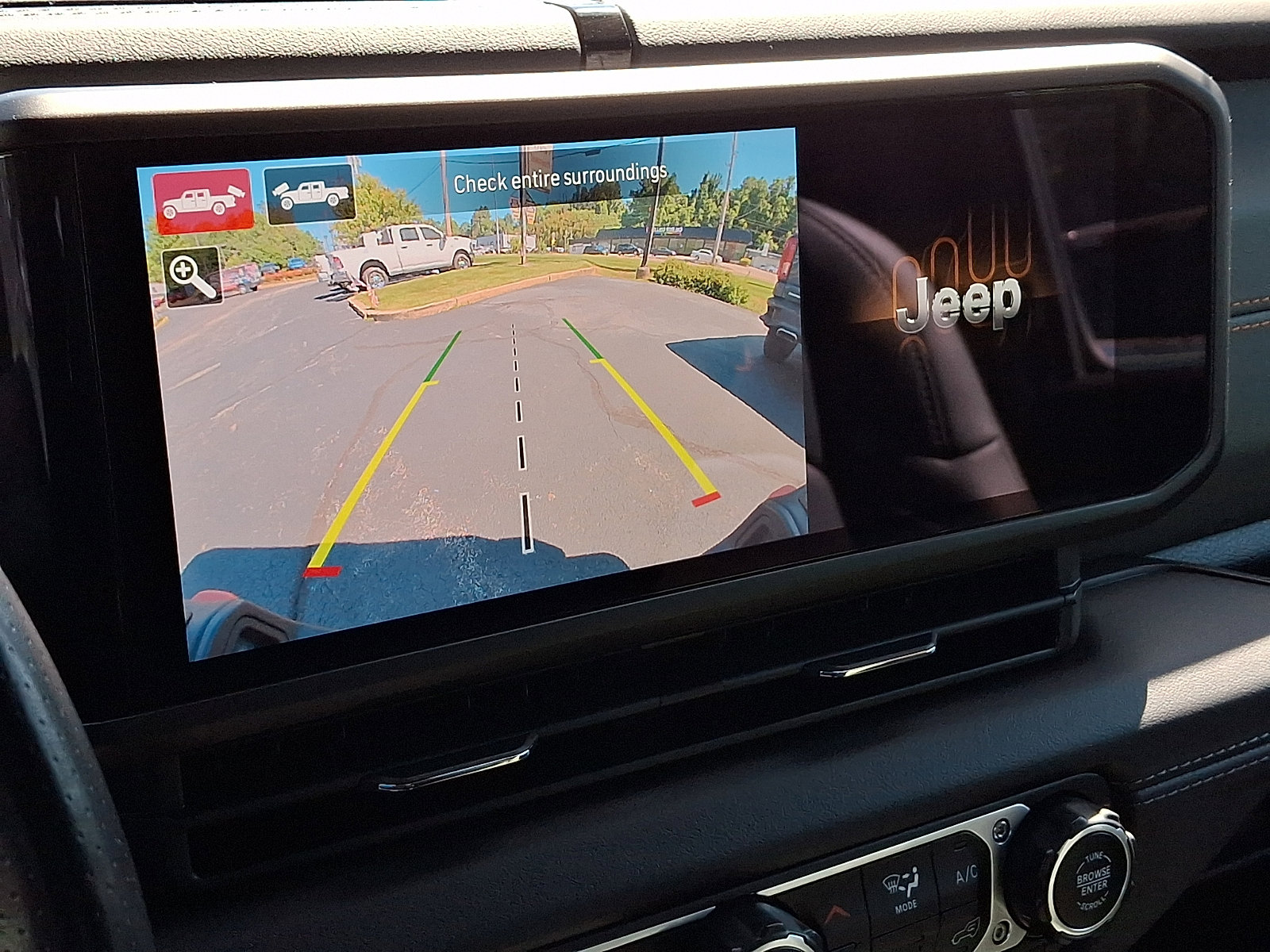 Used 2024 Jeep Gladiator Mojave AWD/4WD image 19