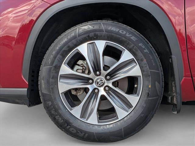Used 2023 Toyota Highlander XLE image 24