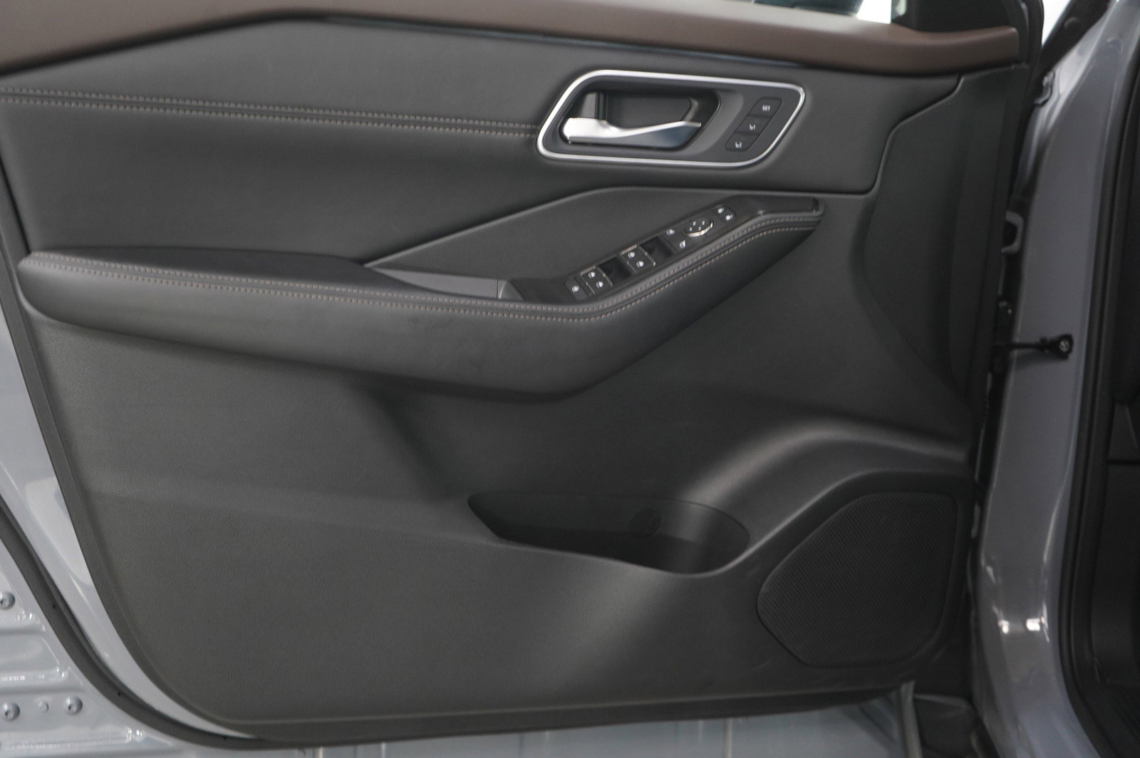 Used 2022 Nissan Rogue Platinum image 19