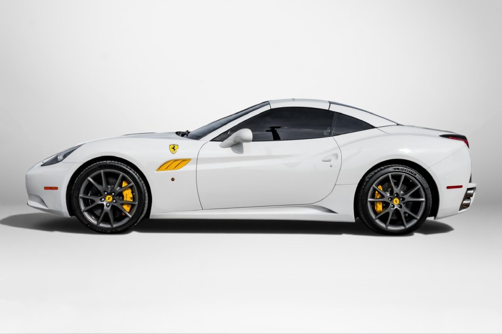 Used 2014 Ferrari California RWD image 11