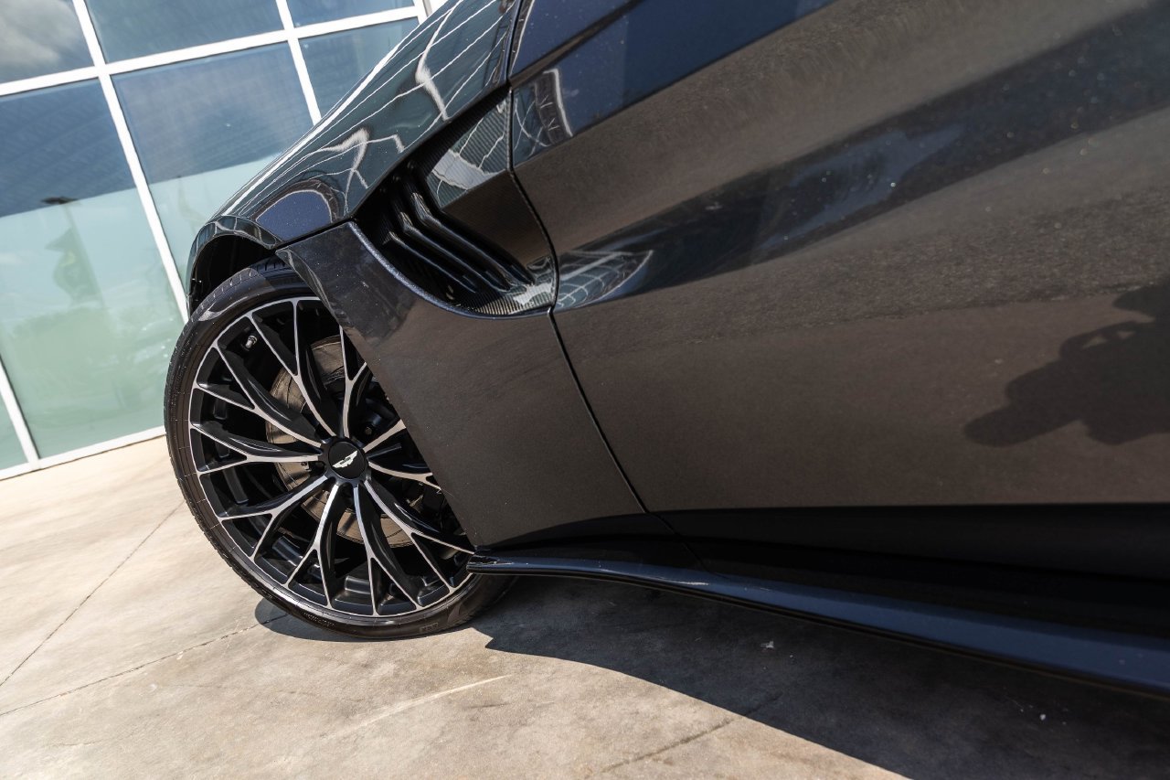 Used 2023 Aston Martin V8 Vantage Roadster RWD image 16