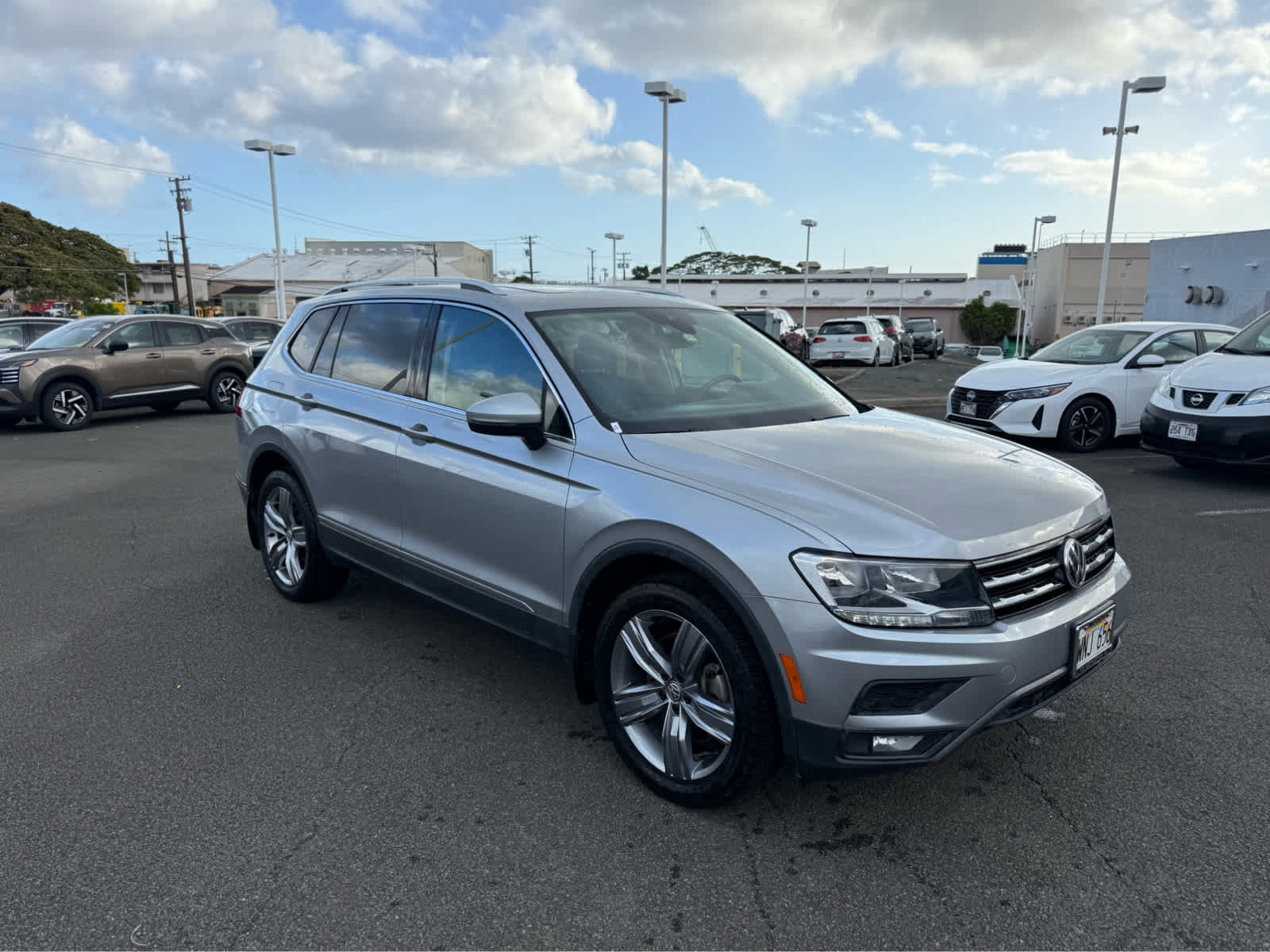 Used 2021 Volkswagen Tiguan SEL FWD image 2