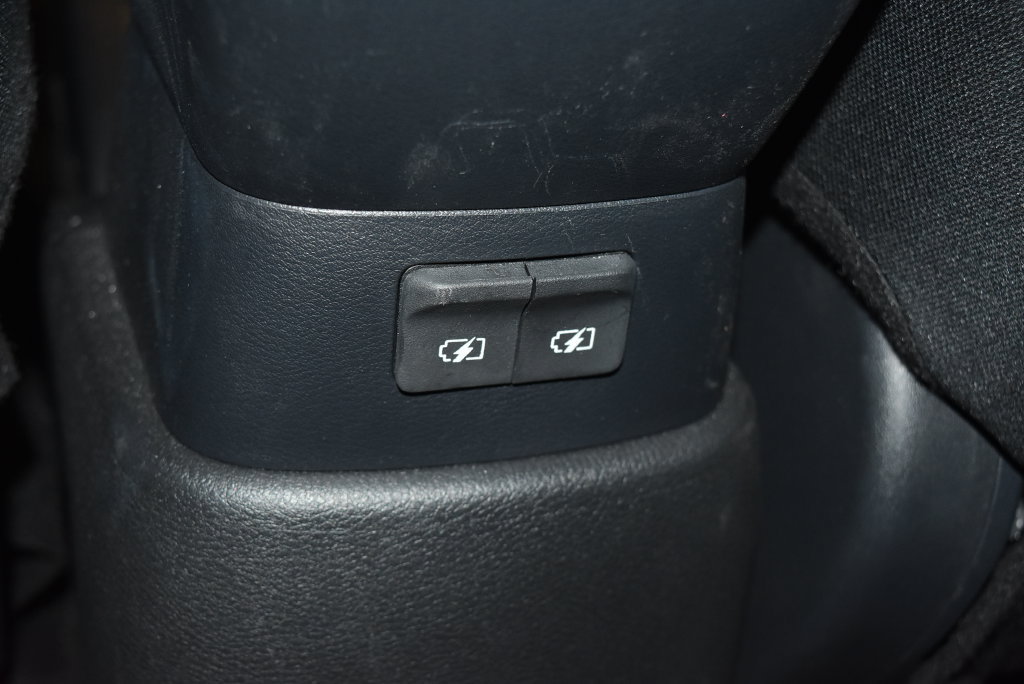 Used 2025 Nissan Kicks Play S FWD image 17