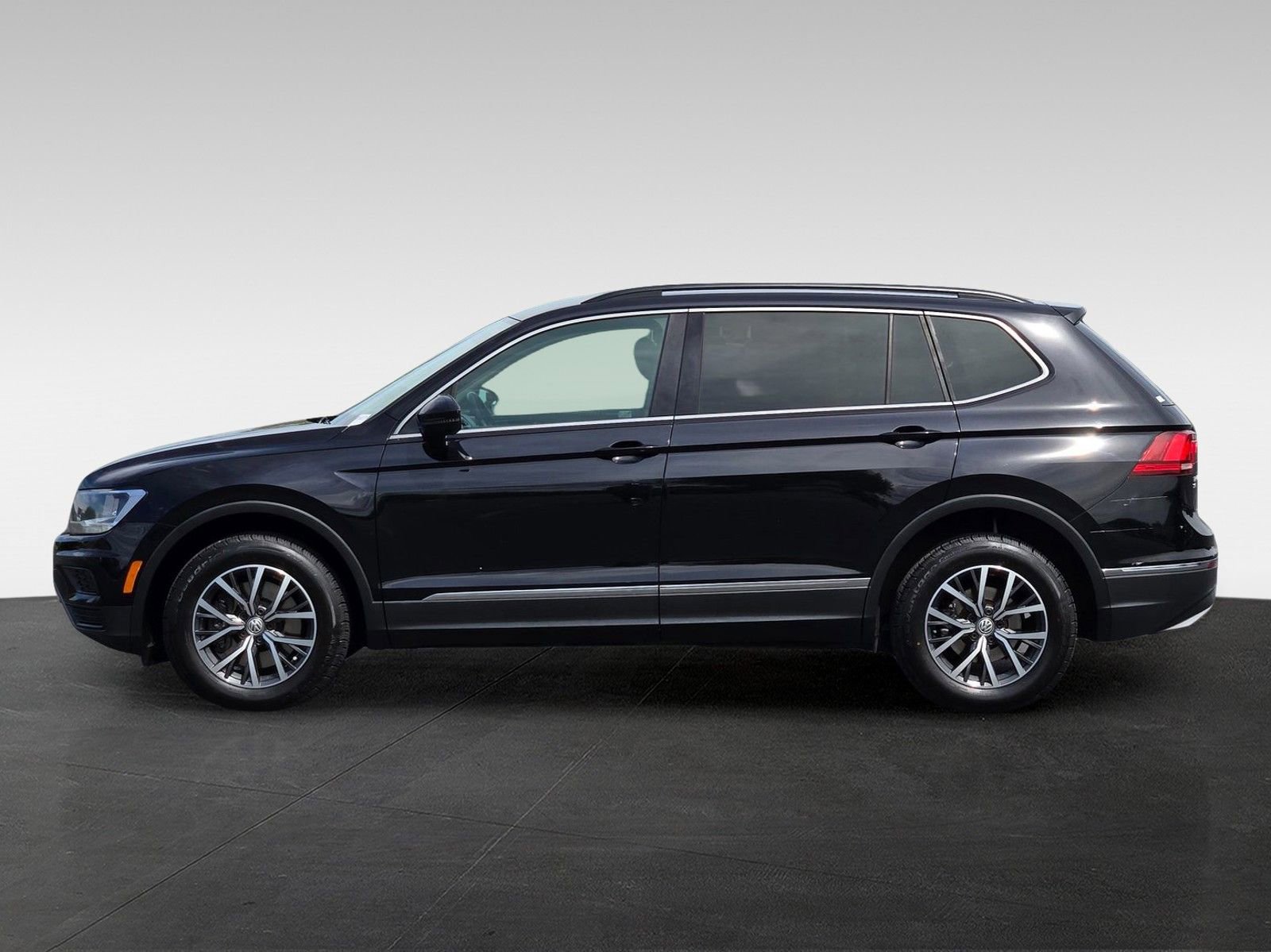 Used 2018 Volkswagen Tiguan SEL FWD image 7