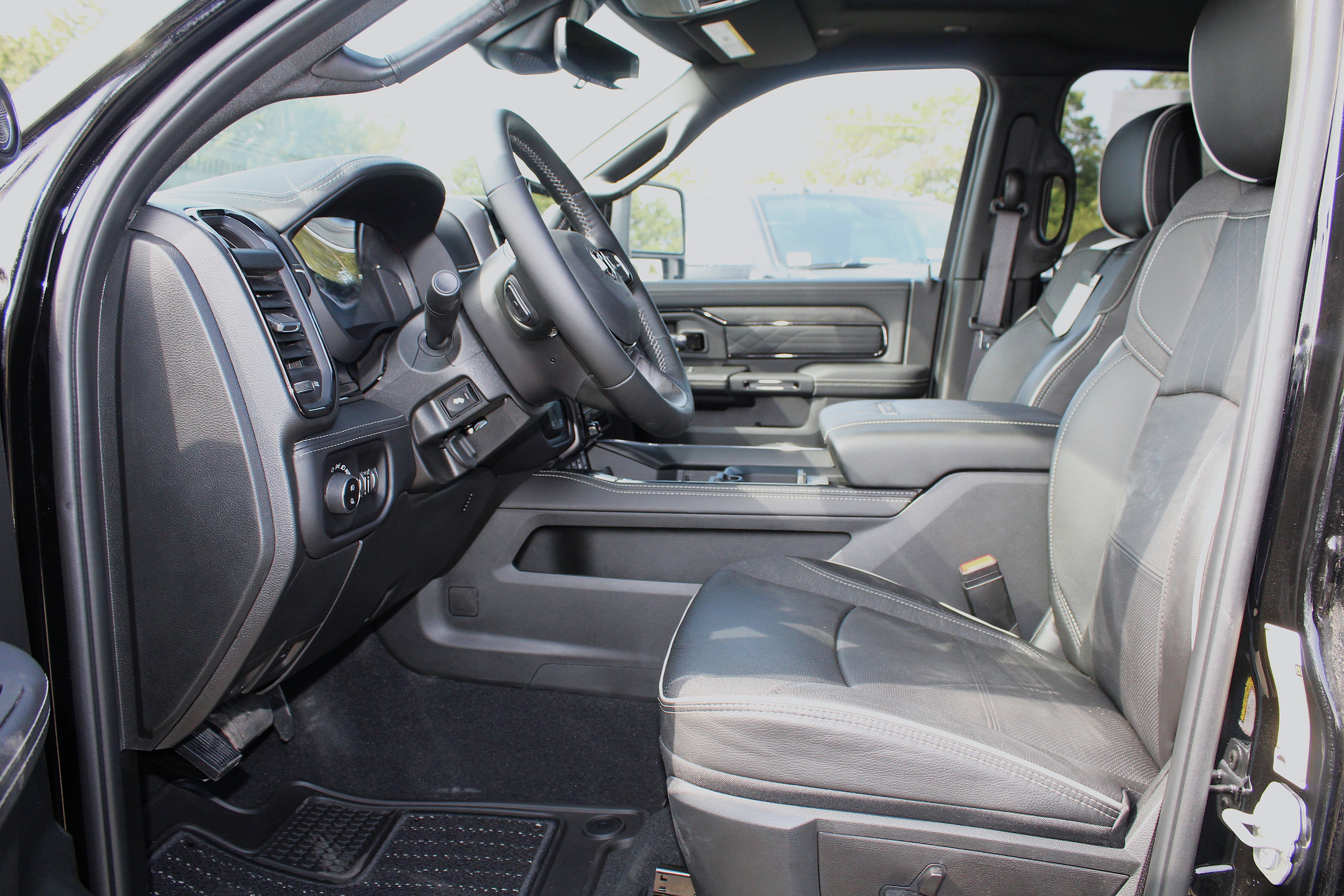 New 2025 RAM 3500 Limited image 13