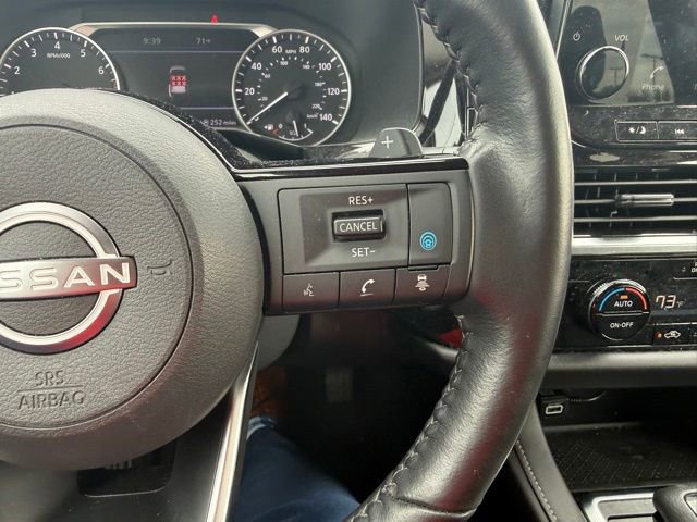 Used 2023 Nissan Pathfinder SL AWD/4WD image 32