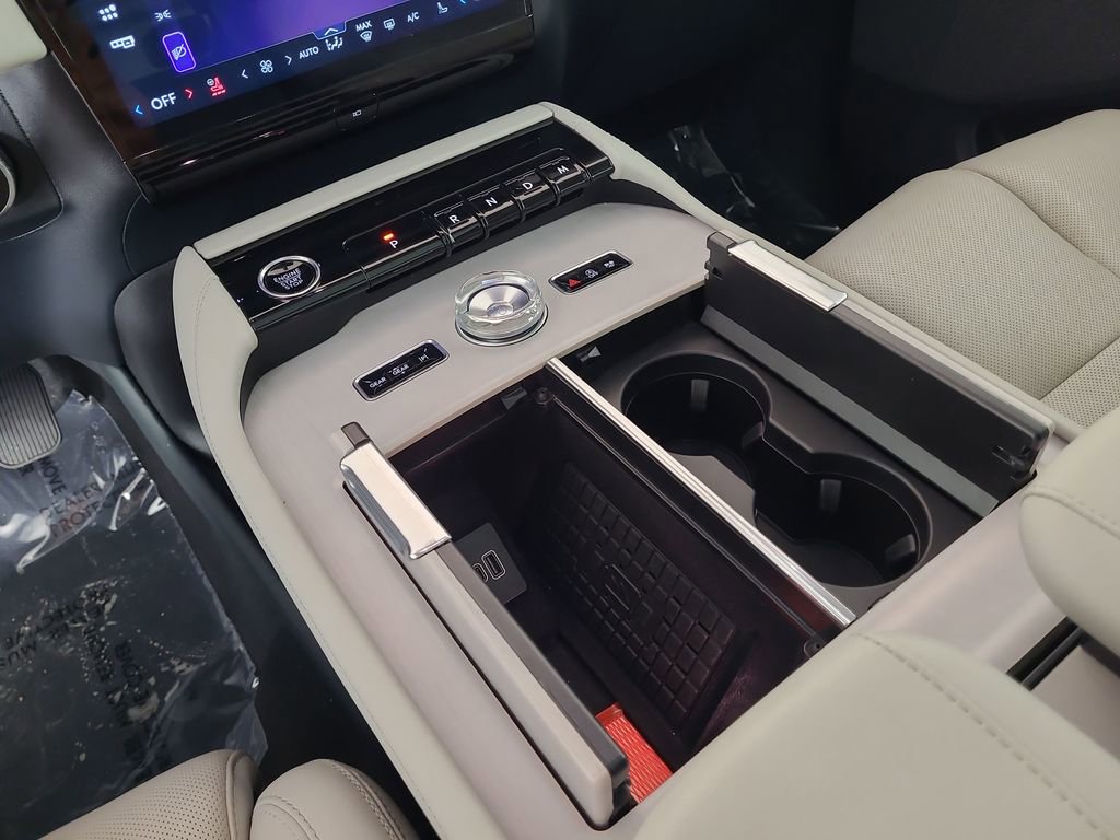 Used 2025 Lincoln Navigator Reserve AWD/4WD image 17