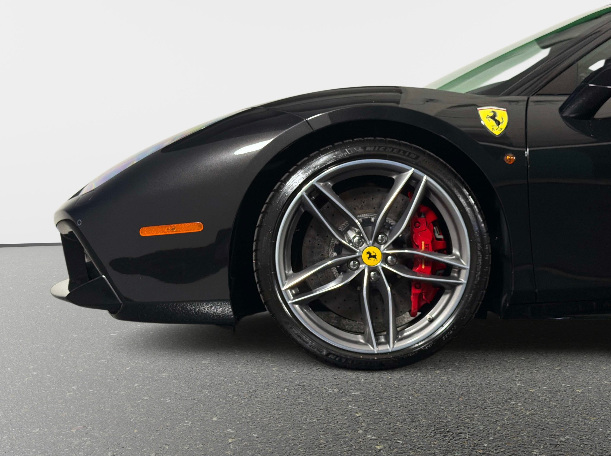 Used 2018 Ferrari 488 GTB RWD image 17