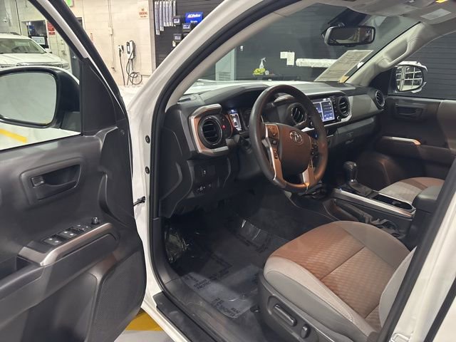 Used 2023 Toyota Tacoma SR5 w/ Technology Package image 14