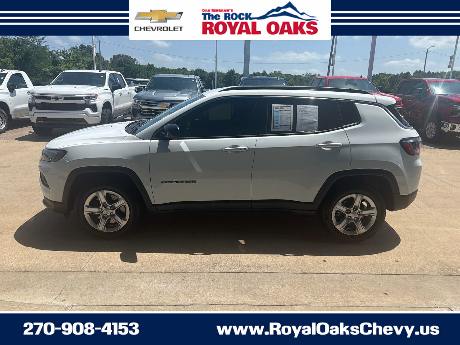 Used 2023 Jeep Compass Latitude AWD/4WD image 2