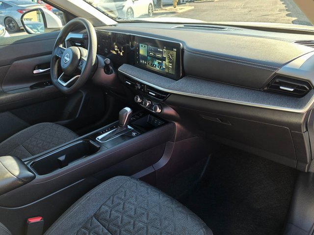 Used 2025 Nissan Kicks SV w/ Illumination Package image 10