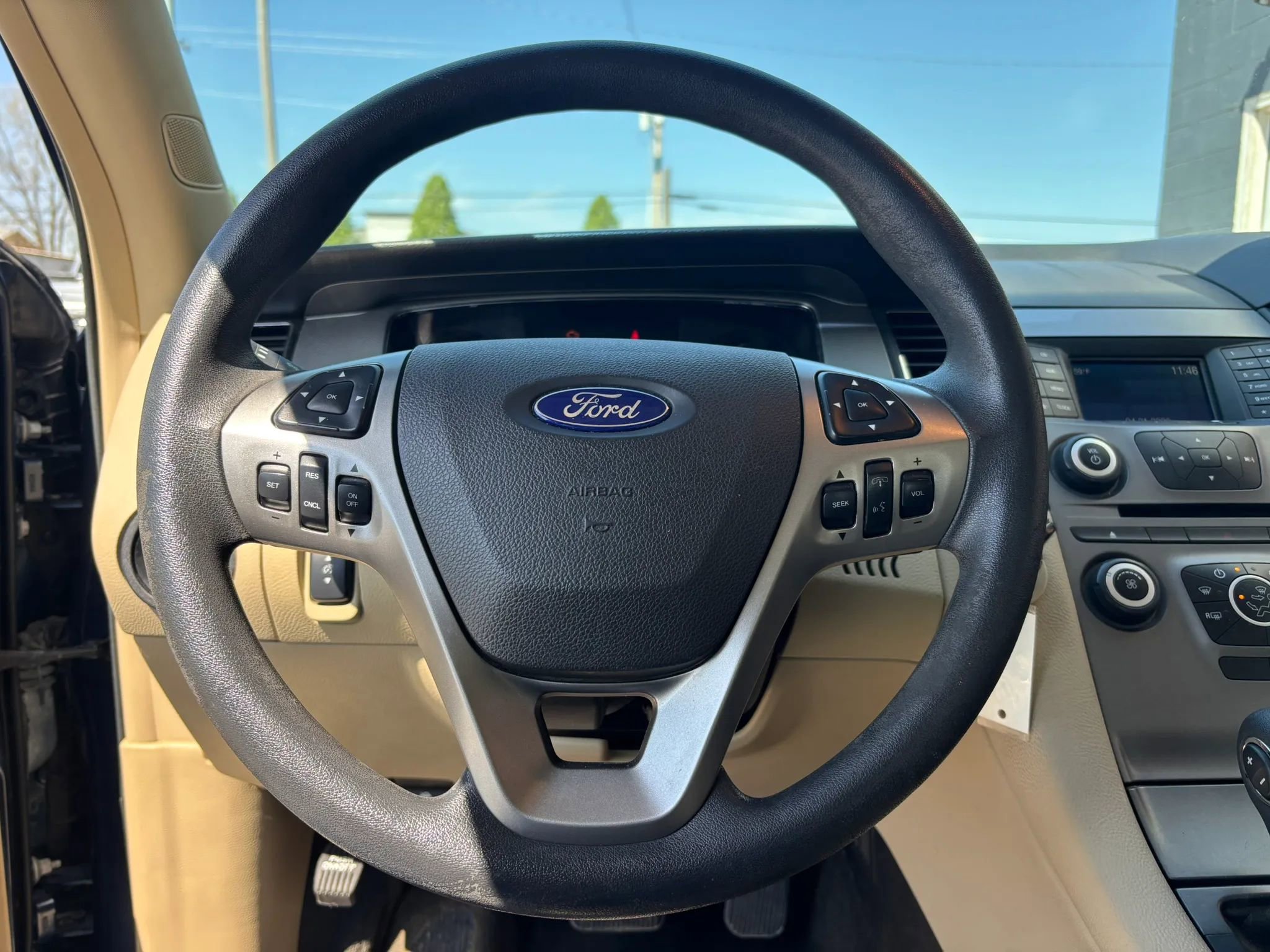 Used 2016 Ford Taurus SE FWD image 21