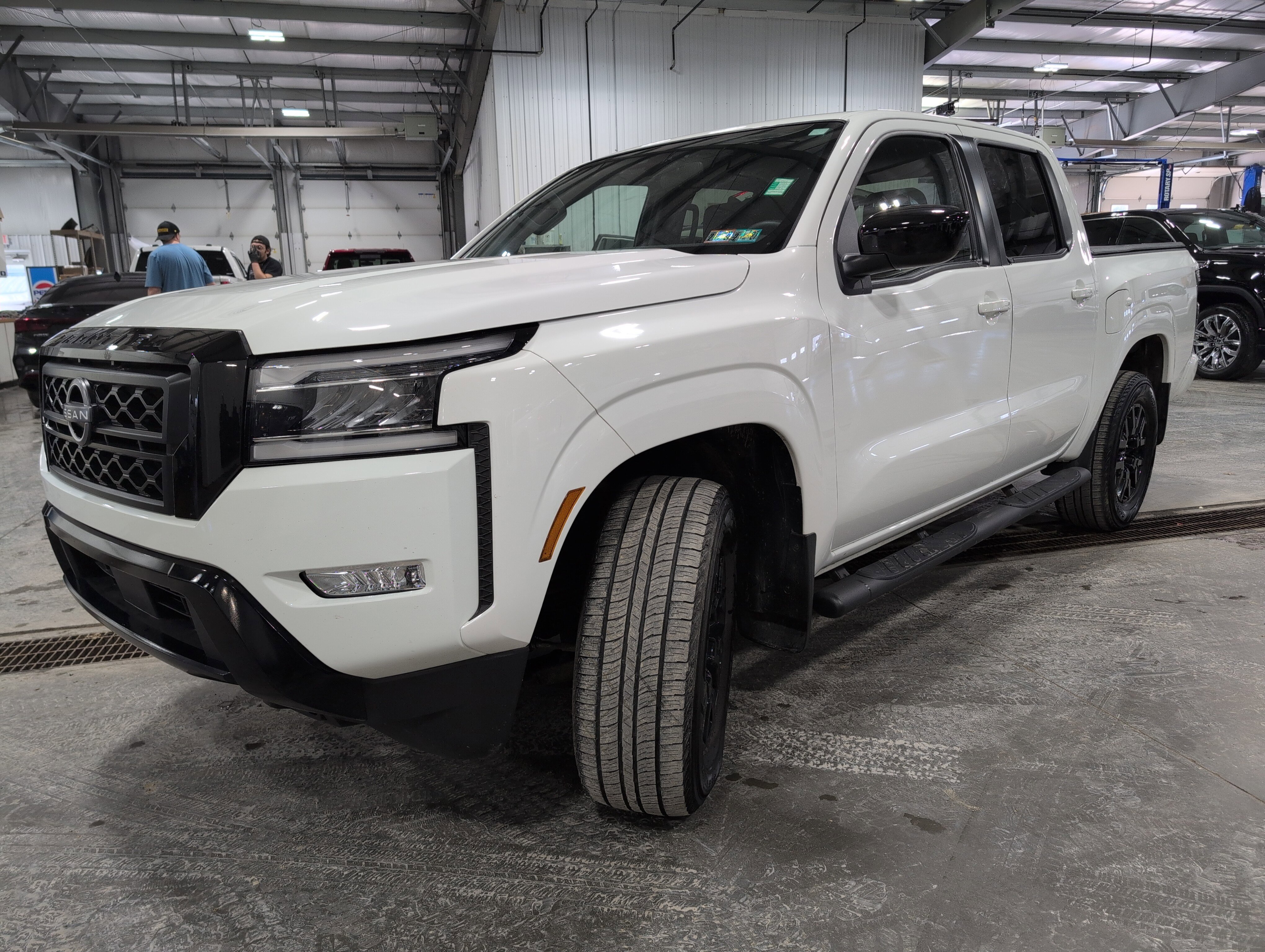 Used 2023 Nissan Frontier SV w/ Midnight Edition Package image 6