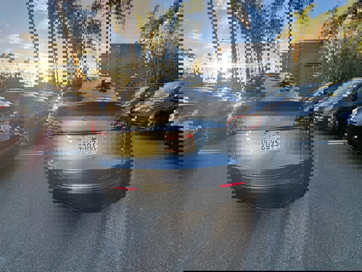Used 2025 Tesla Model Y Long Range image 6