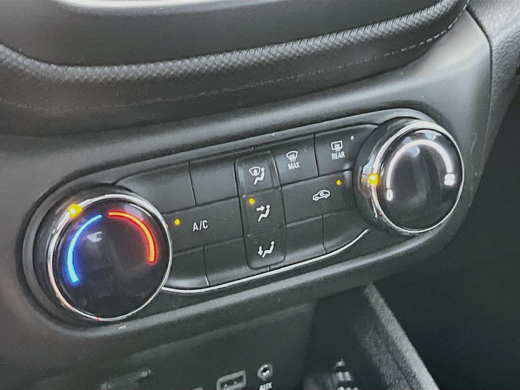 Used 2021 Chevrolet TrailBlazer LS w/ LPO, Blackout Package FWD image 15