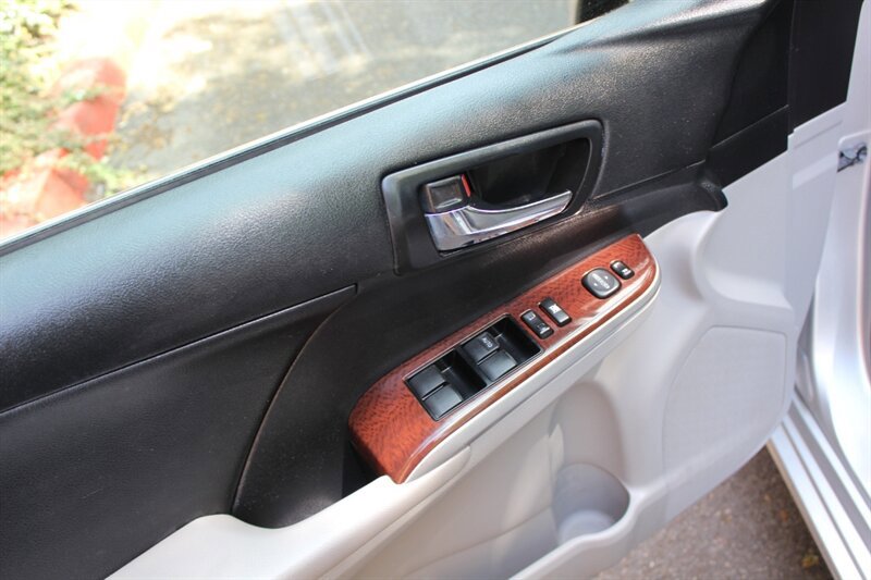 Used 2014 Toyota Camry XLE FWD image 11