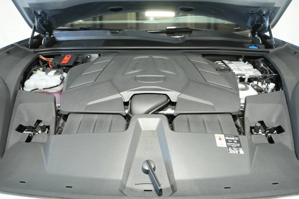 New 2026 Porsche Cayenne E-Hybrid Coupe image 29