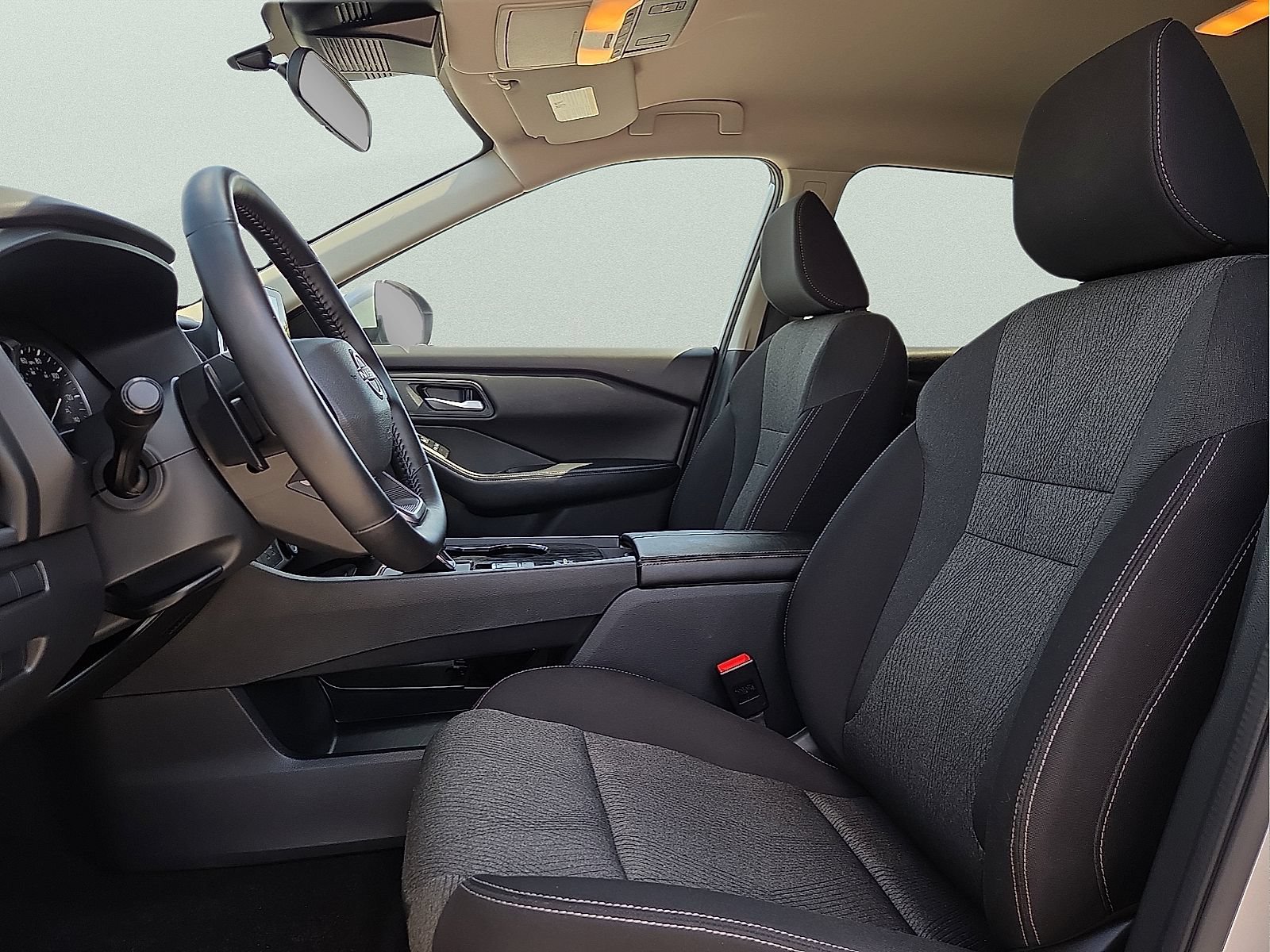 Used 2025 Nissan Rogue SV FWD image 14