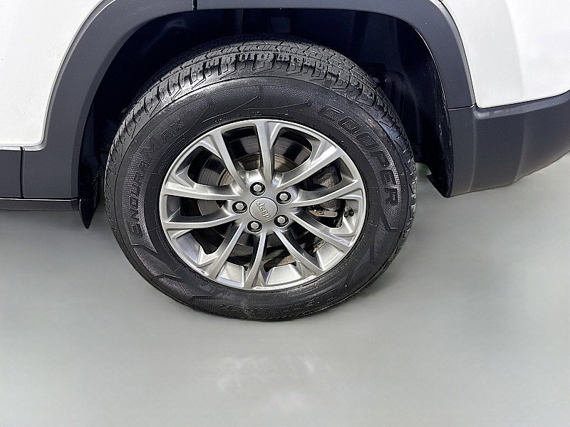 Used 2019 Jeep Cherokee Latitude Plus w/ Cold Weather Group image 29