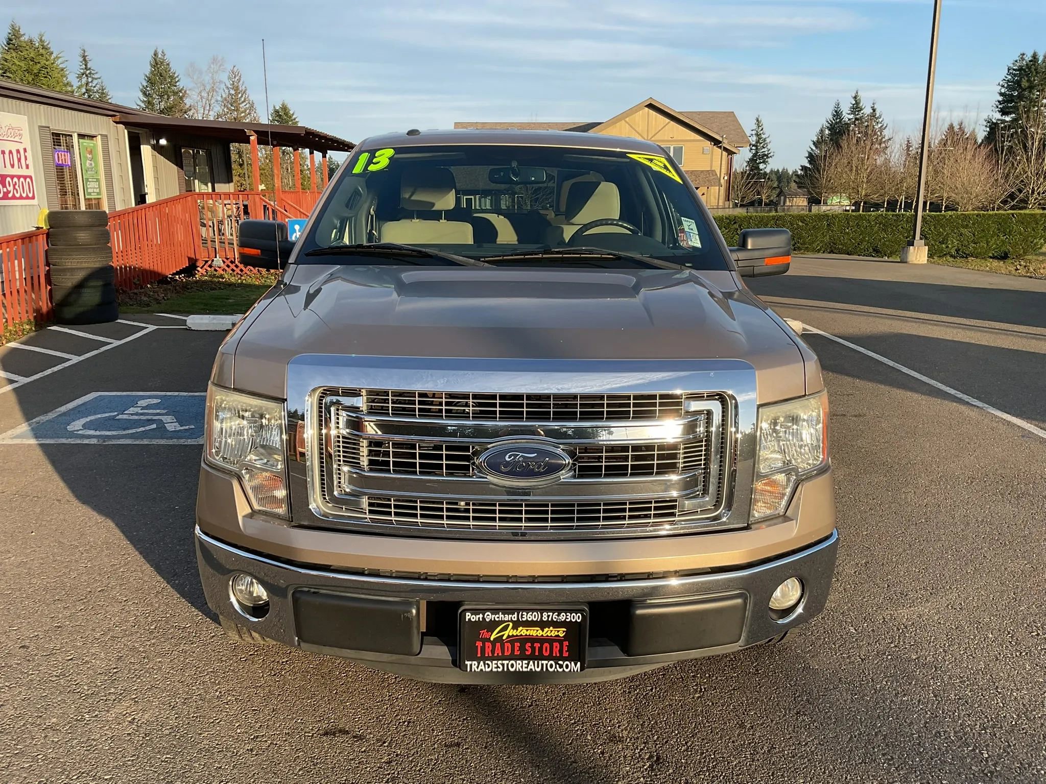 Used 2013 Ford F150 XLT w/ XLT Chrome Pkg image 8