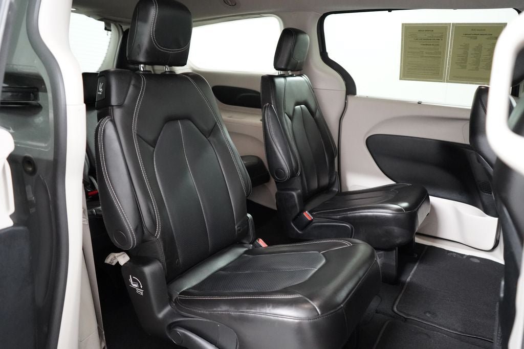 Used 2023 Chrysler Pacifica Touring-L FWD image 20