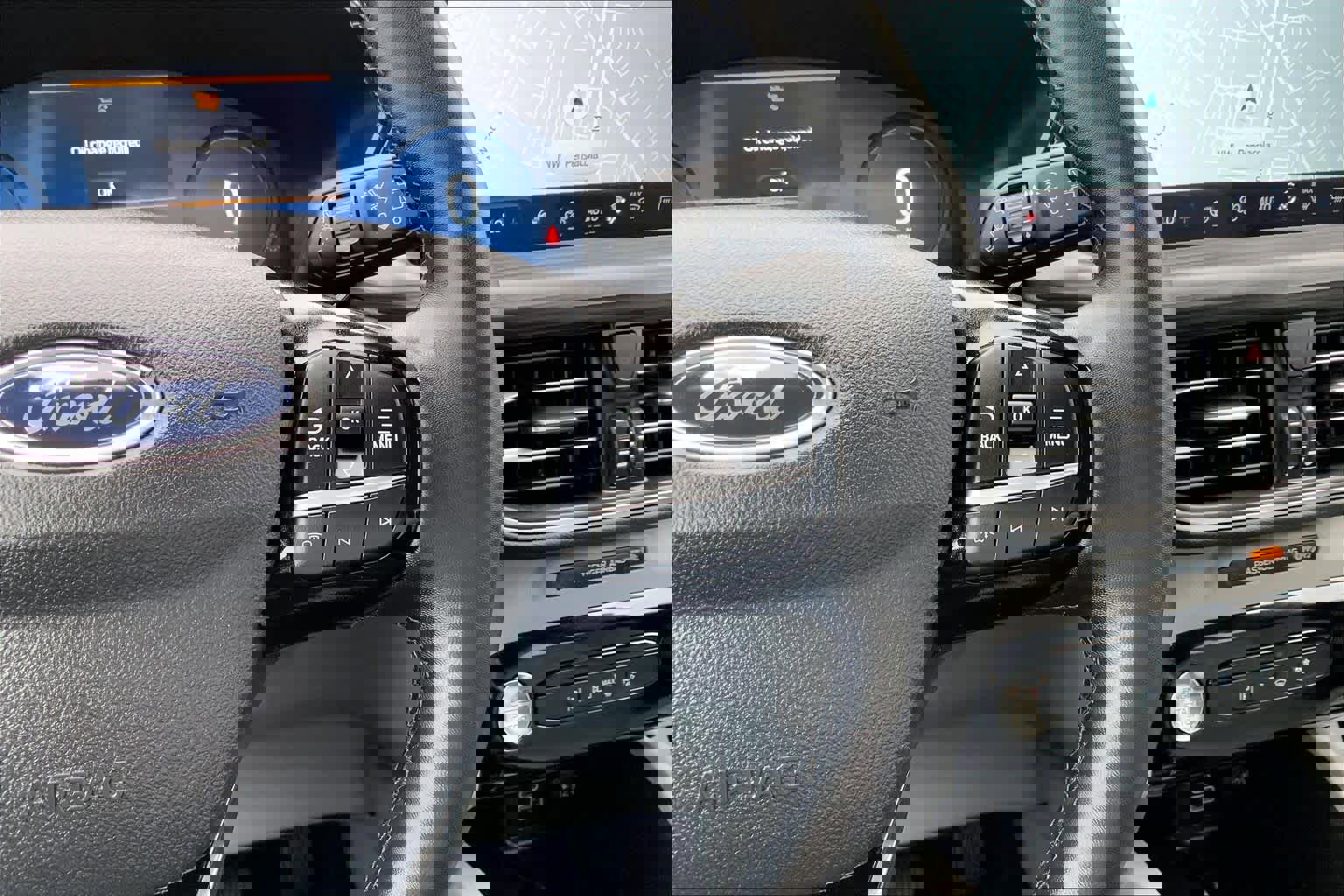 Certified 2025 Ford Escape SE w/ PHEV Premium Package image 25