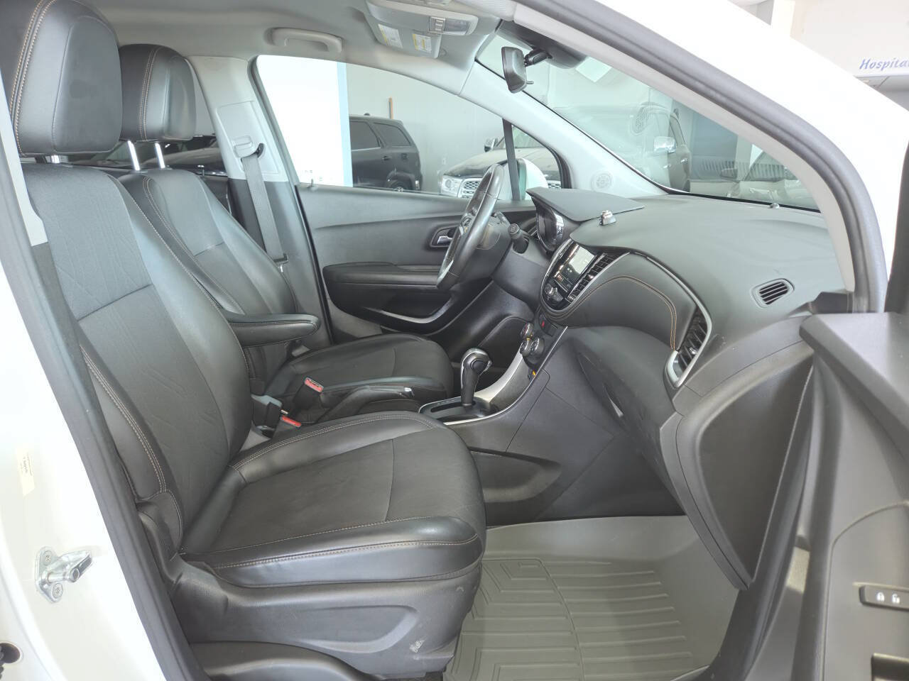 Used 2019 Chevrolet Trax LT w/ LT Convenience Package FWD image 30