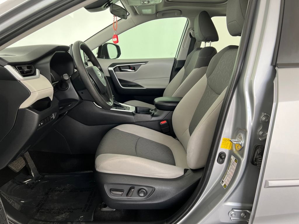 Used 2020 Toyota RAV4 XLE w/ Convenience Package image 11