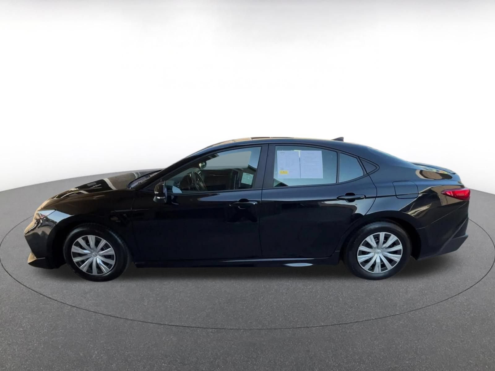 Used 2025 Toyota Camry SE FWD image 9