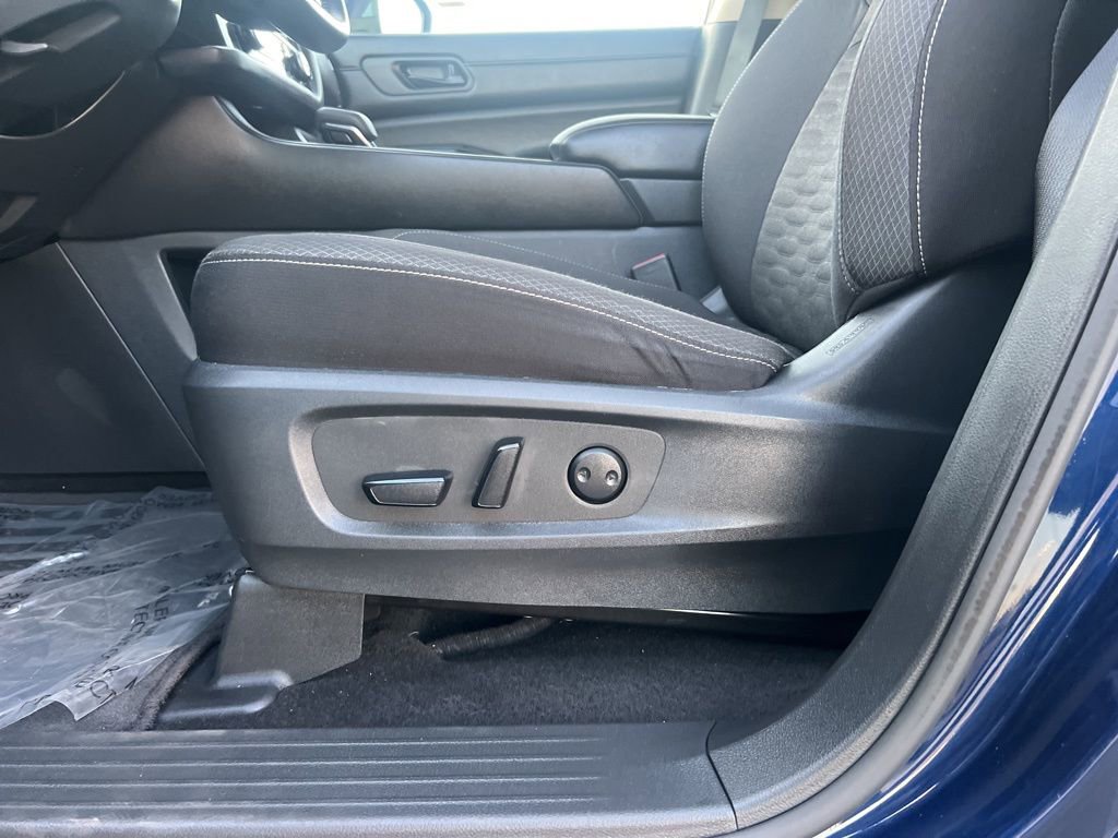 Used 2025 Nissan Pathfinder SV image 21