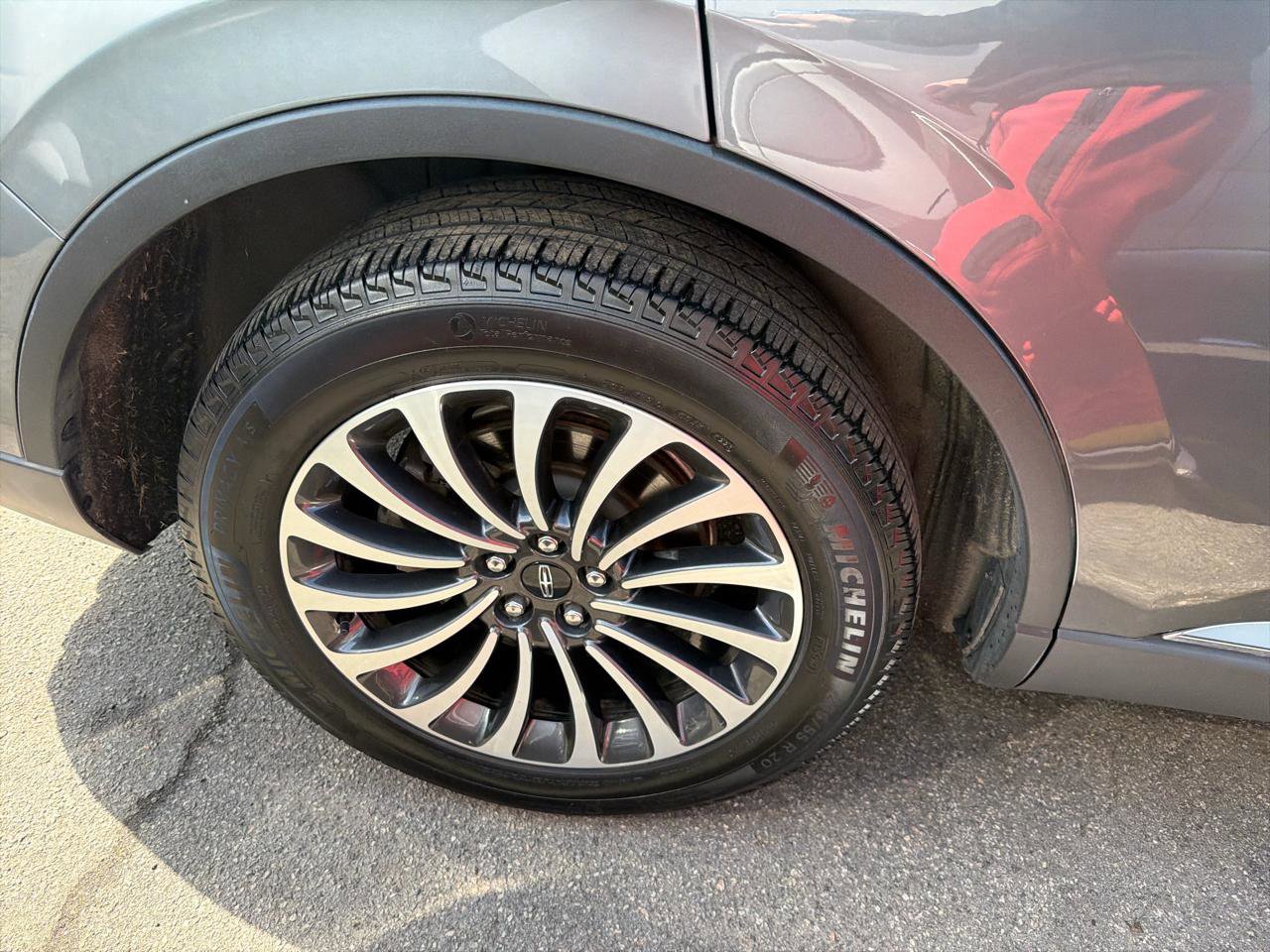 Used 2023 Lincoln Aviator AWD w/ Premium Package image 5