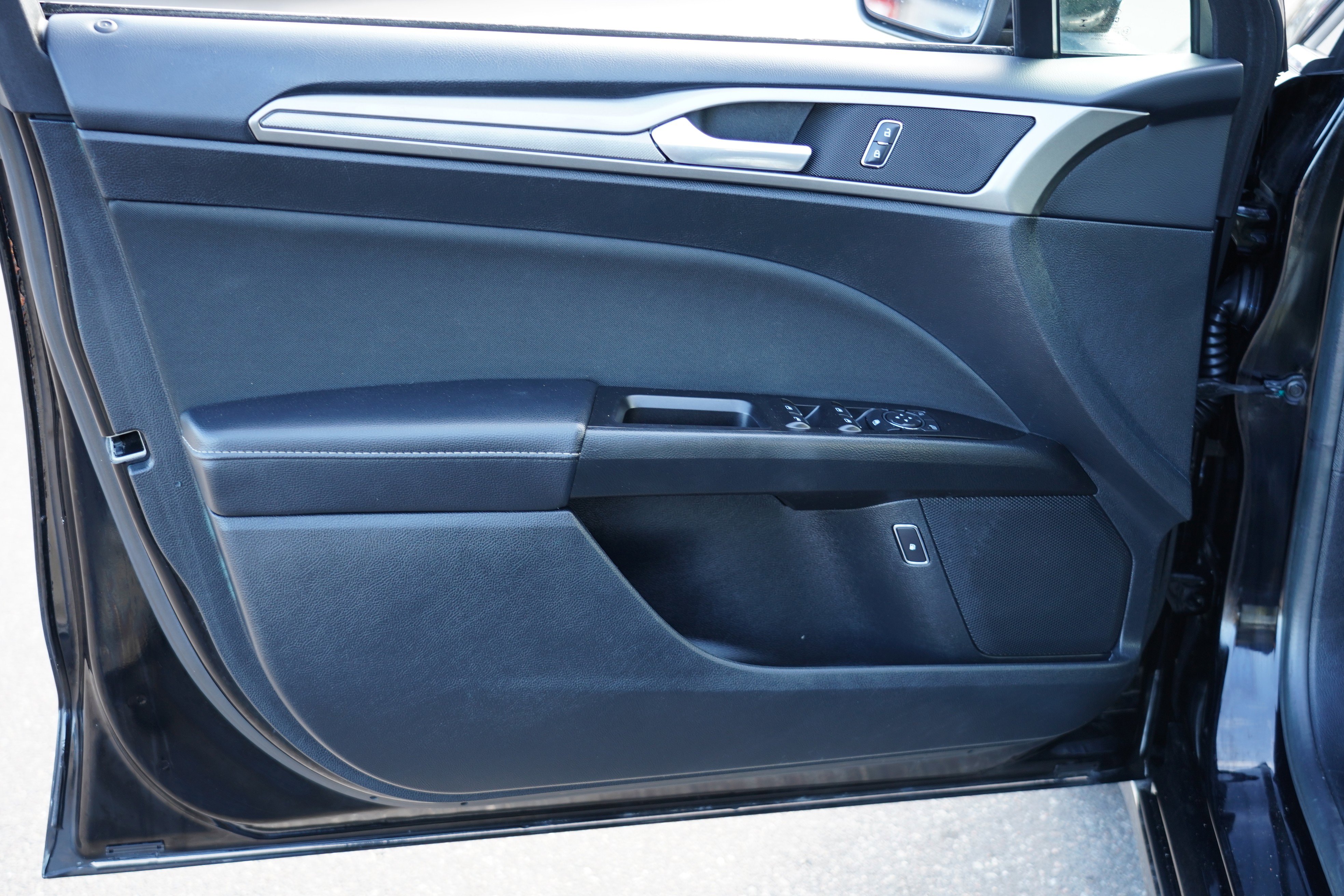 Used 2017 Ford Fusion SE image 14