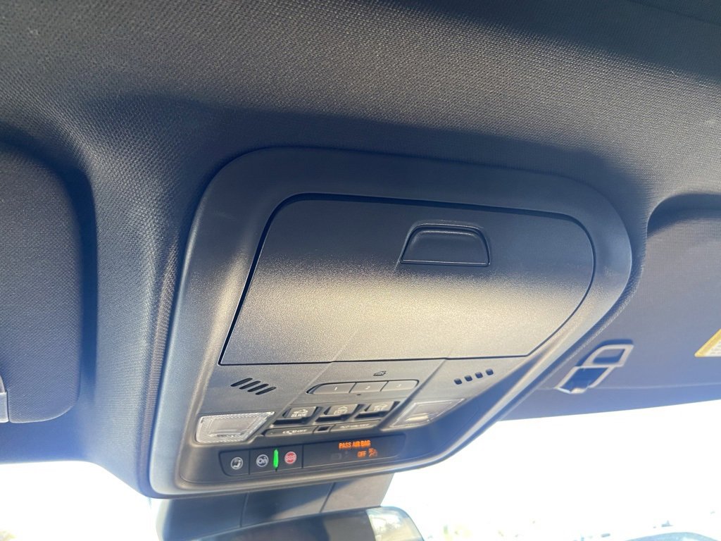 Certified 2025 Cadillac XT4 Premium Luxury image 23