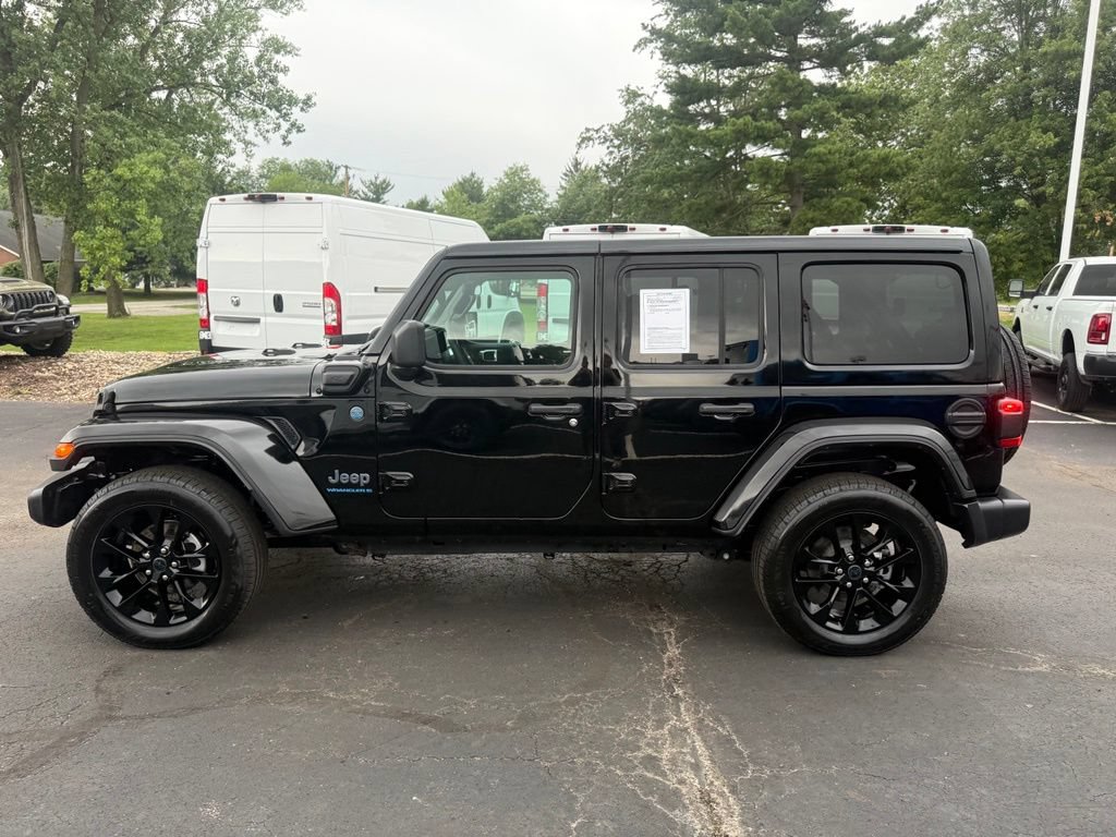 Used 2025 Jeep Wrangler Unlimited Sahara w/ Safety Group AWD/4WD image 7