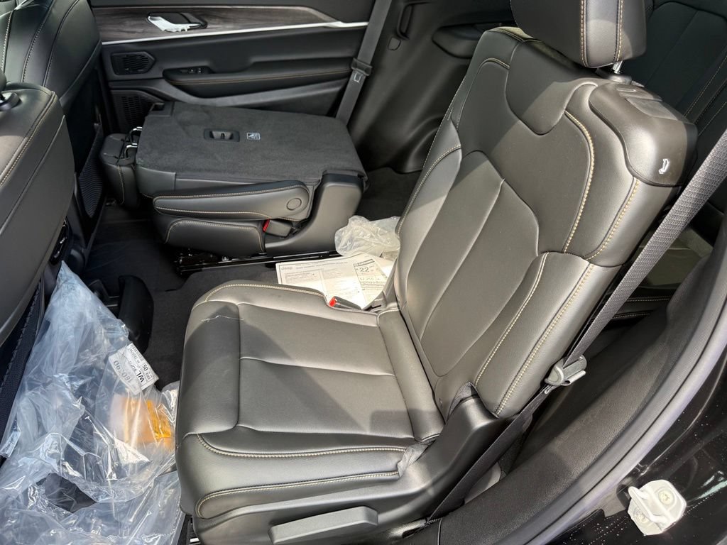 New 2026 Jeep Grand Cherokee L Limited AWD/4WD image 36