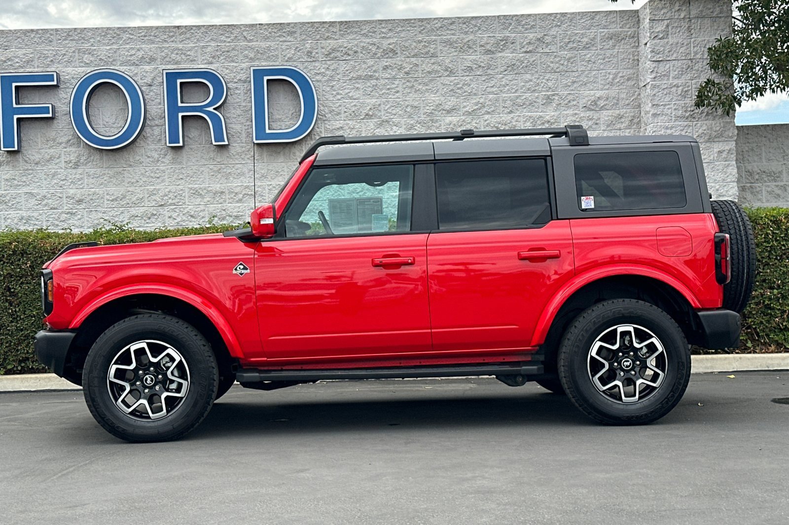 Used 2023 Ford Bronco Outer Banks image 7