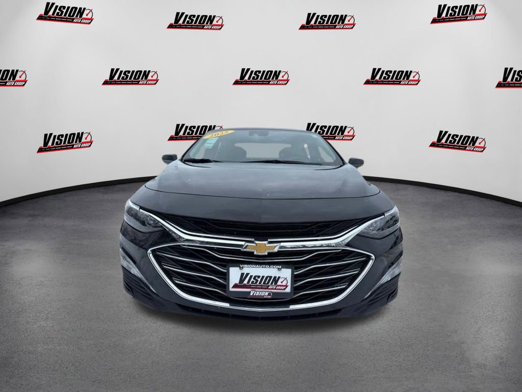Used 2025 Chevrolet Malibu LT FWD image 2
