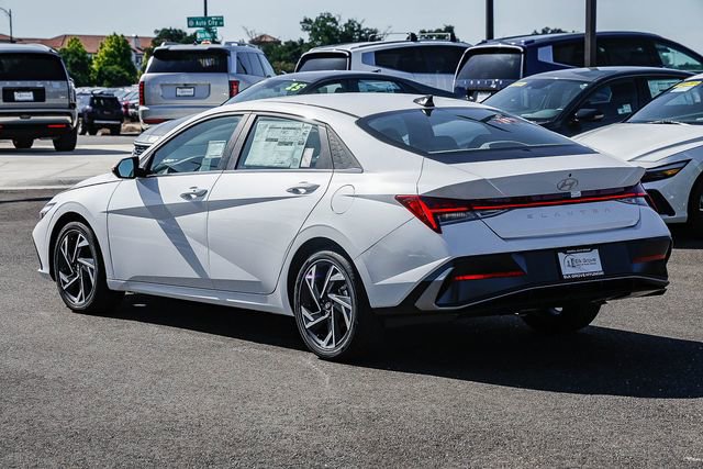 New 2025 Hyundai Elantra SEL w/ Cargo Package FWD image 2