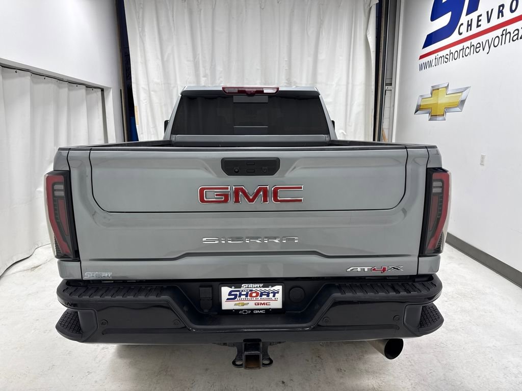 Used 2025 GMC Sierra 2500 AT4X image 5