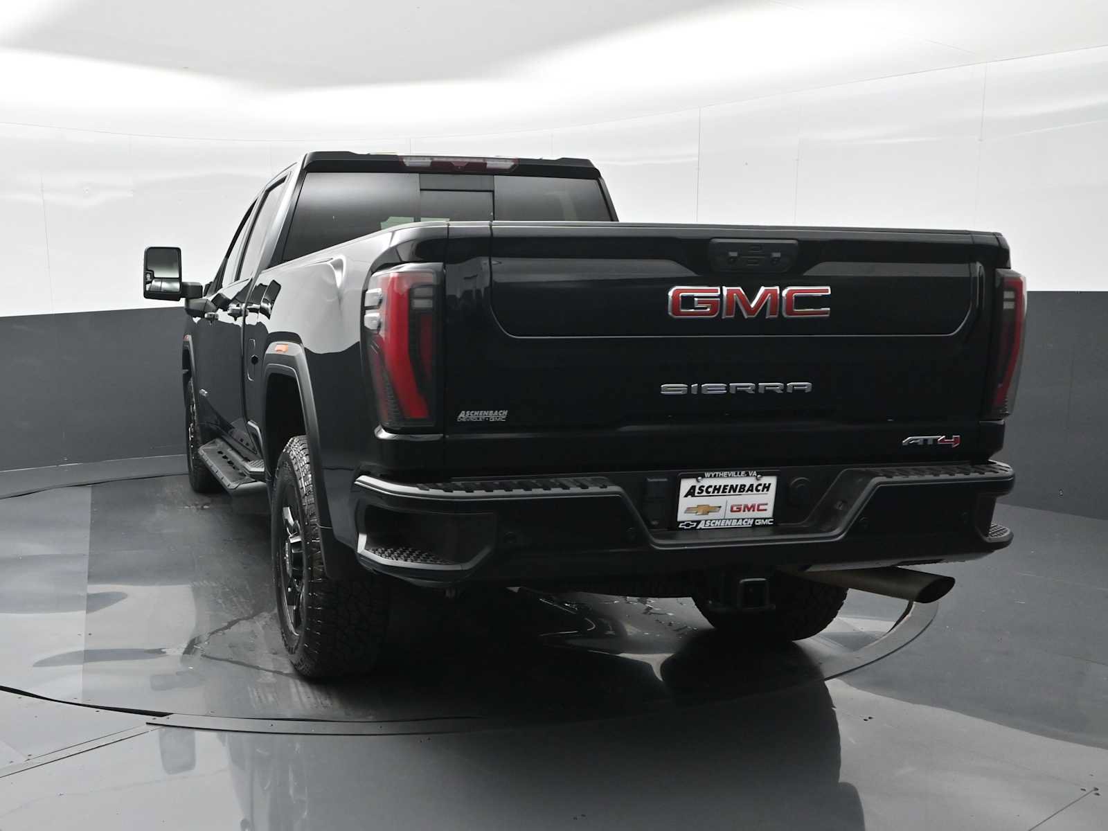 Used 2024 GMC Sierra 2500 AT4 w/ AT4 Preferred Package AWD/4WD image 8