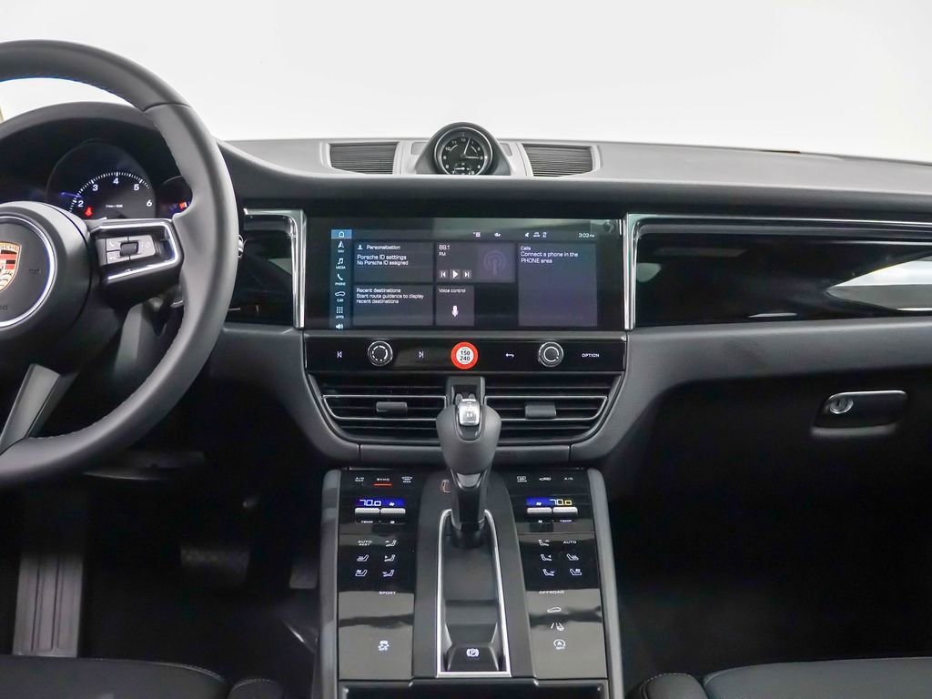 Certified 2026 Porsche Macan AWD/4WD image 23