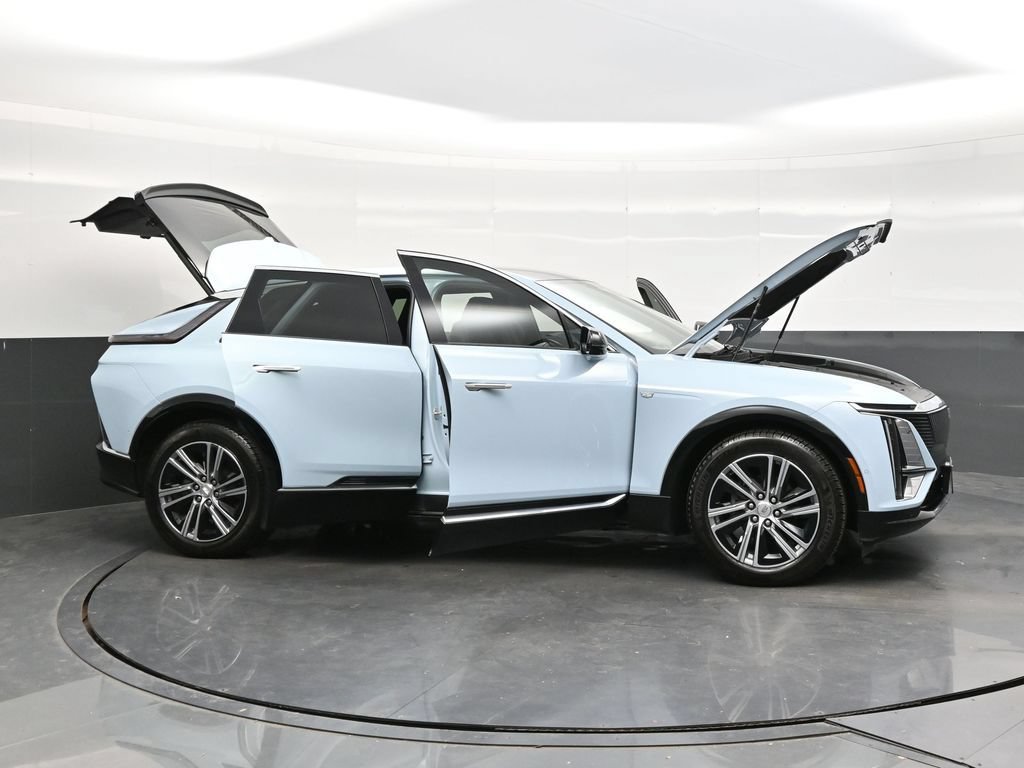 Certified 2024 Cadillac Lyriq Luxury AWD/4WD image 41