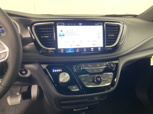 New 2026 Chrysler Pacifica Select image 14