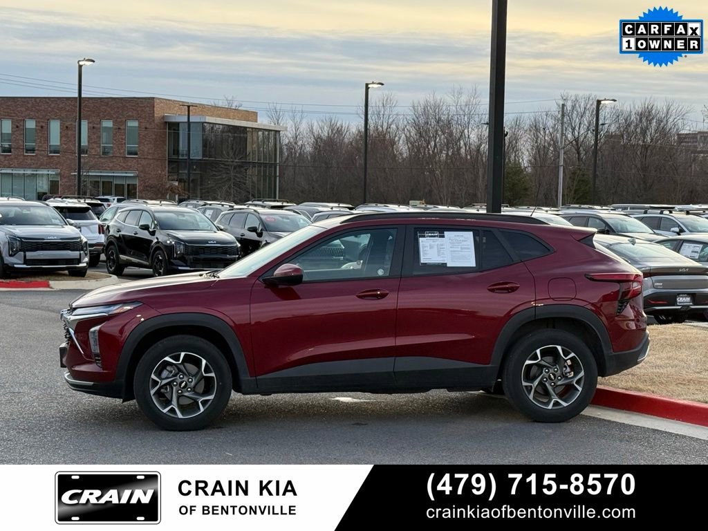 Used 2025 Chevrolet Trax LT w/ LT Convenience Package image 4
