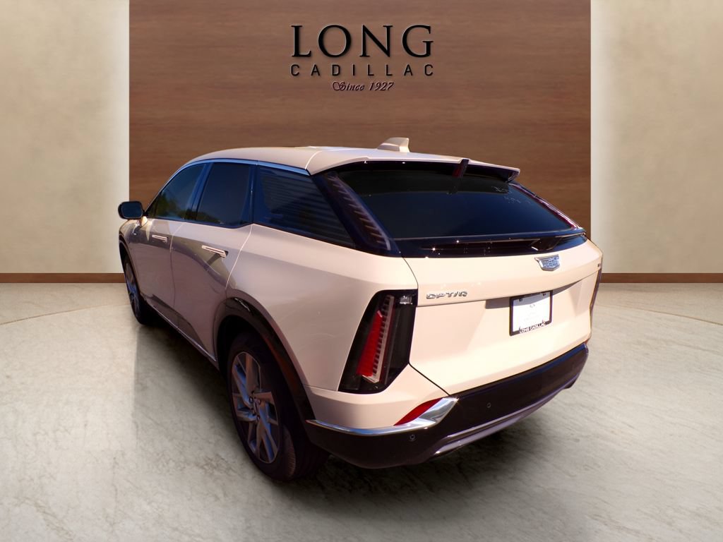 New 2027 Cadillac Optiq Luxury w/ LPO, Floor Liner Package AWD/4WD image 2