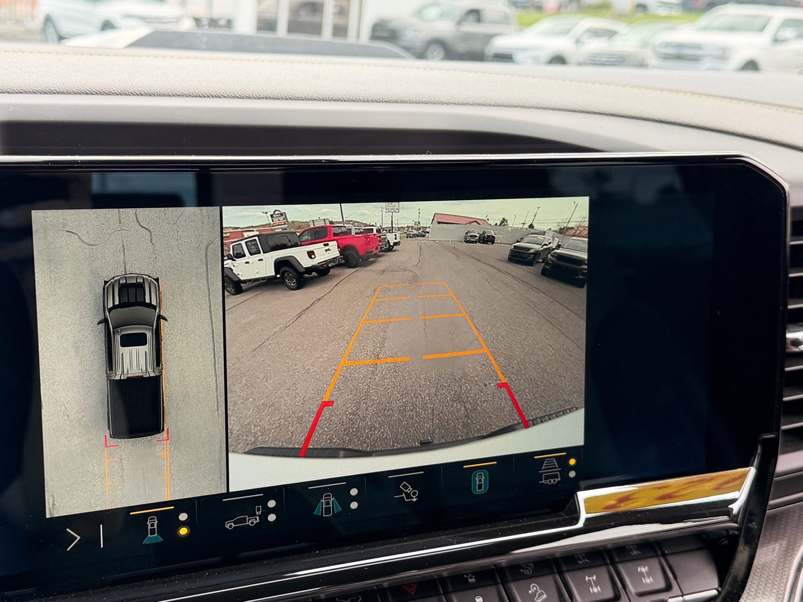 Used 2023 Chevrolet Silverado 1500 ZR2 w/ Technology Package image 24