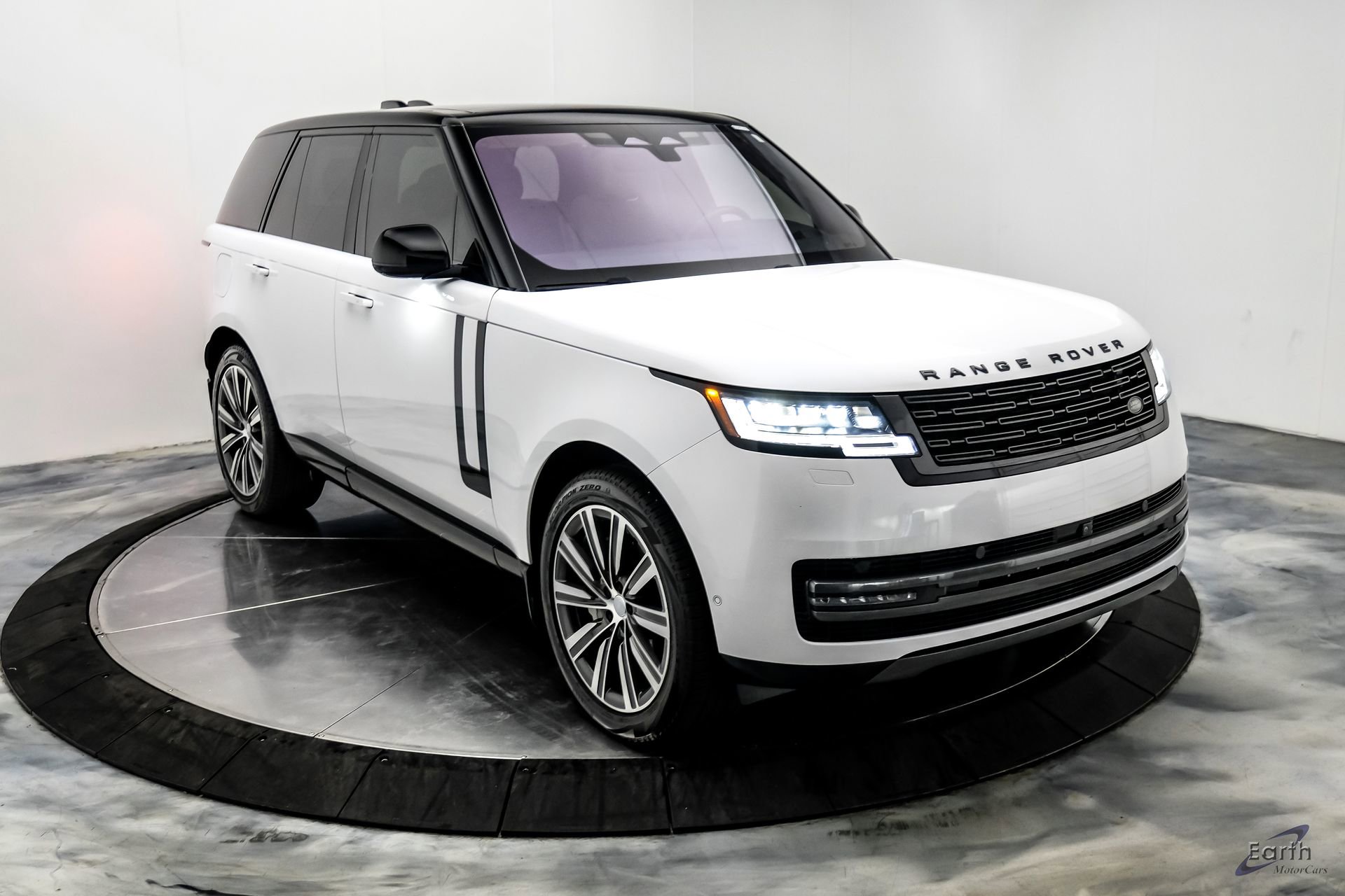 Used 2023 Land Rover Range Rover SE image 25